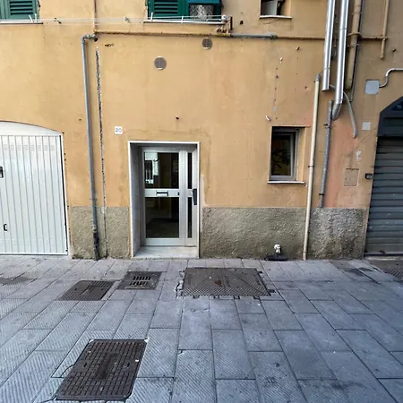 Bilocale Arredato Sestri Ponente Lägenhet